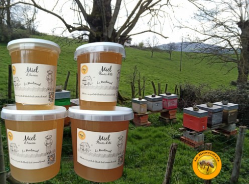 Pots de miel du Montimiel devant le rucher